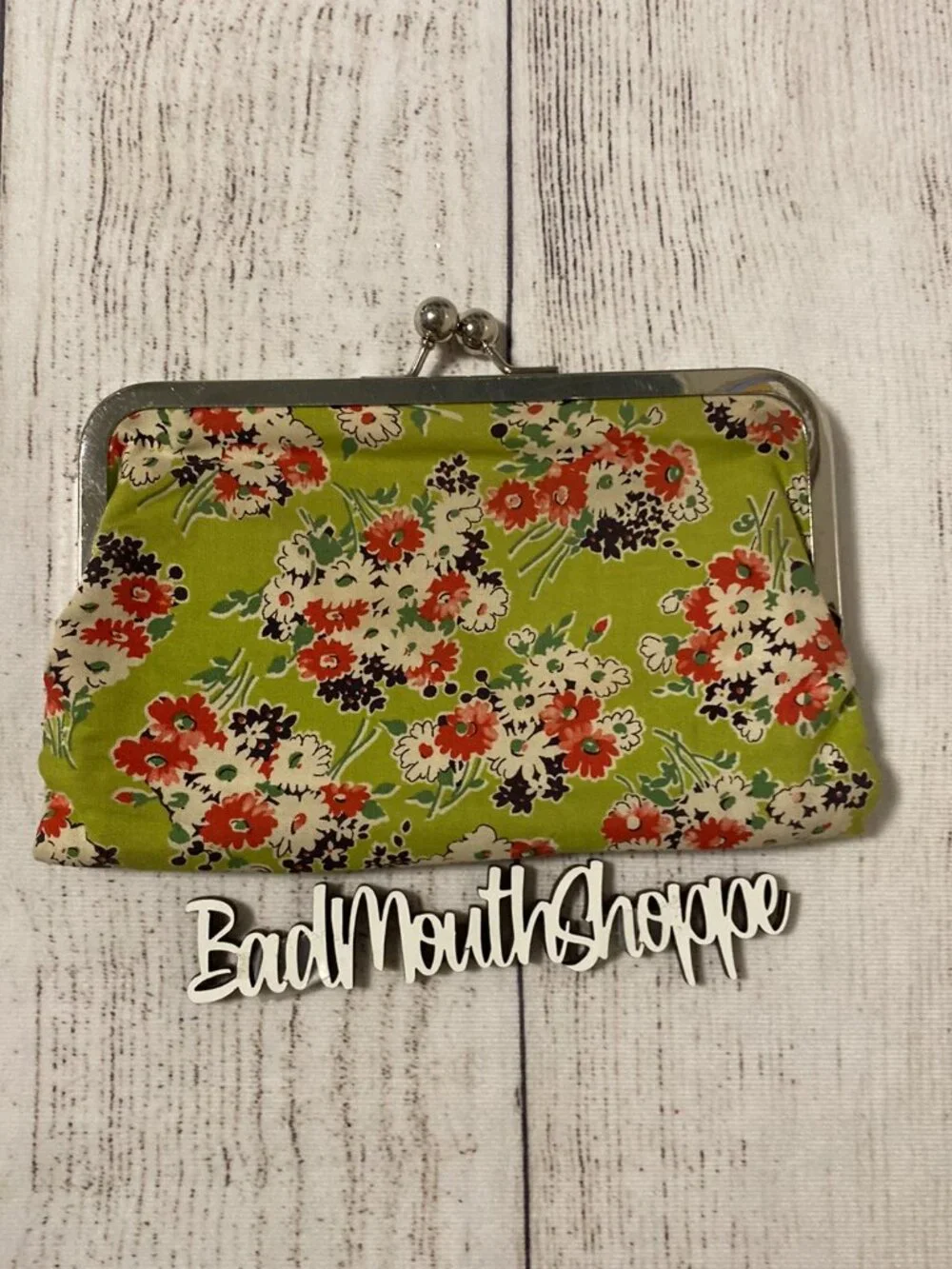 *Handmade Kisslock Coupon Organizer Wallet Purse Vintage Bouquet in Apple Green